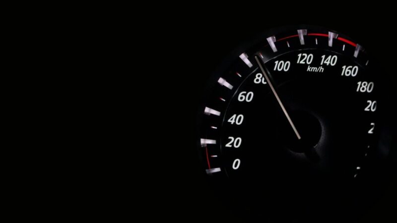 "Akcja Prędkość" – apel policji o przestrzeganie limitów prędkości w celu poprawy bezpieczeństwa na drogach