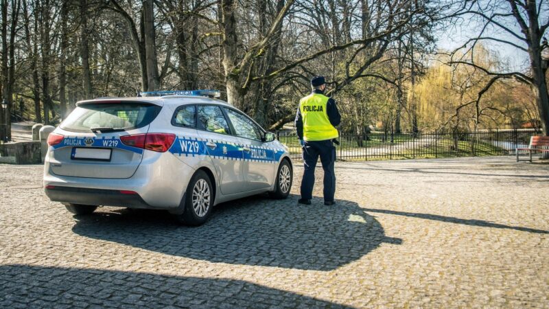 Gdzie szukać dzielnicowych w Dąbrowie Górniczej i jak nawiązać z nimi kontakt?