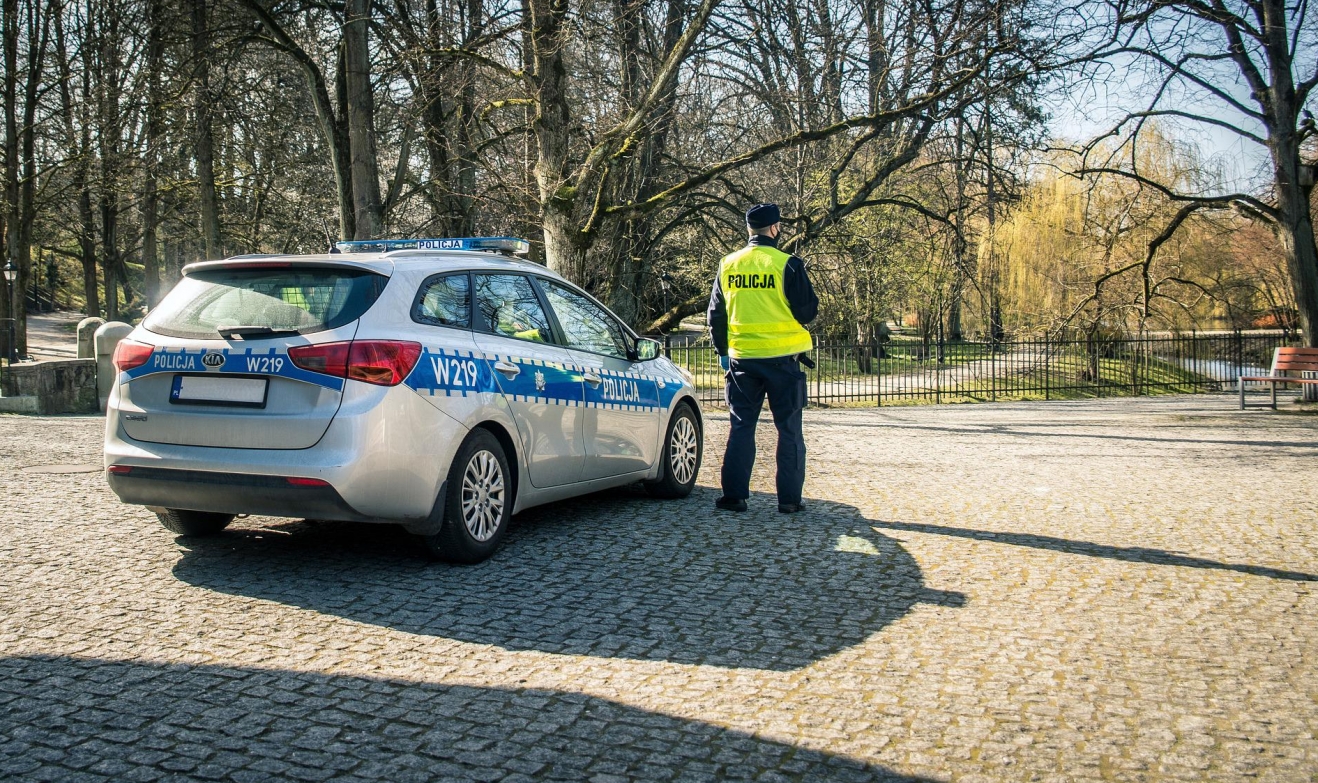 Gdzie szukać dzielnicowych w Dąbrowie Górniczej i jak nawiązać z nimi kontakt?